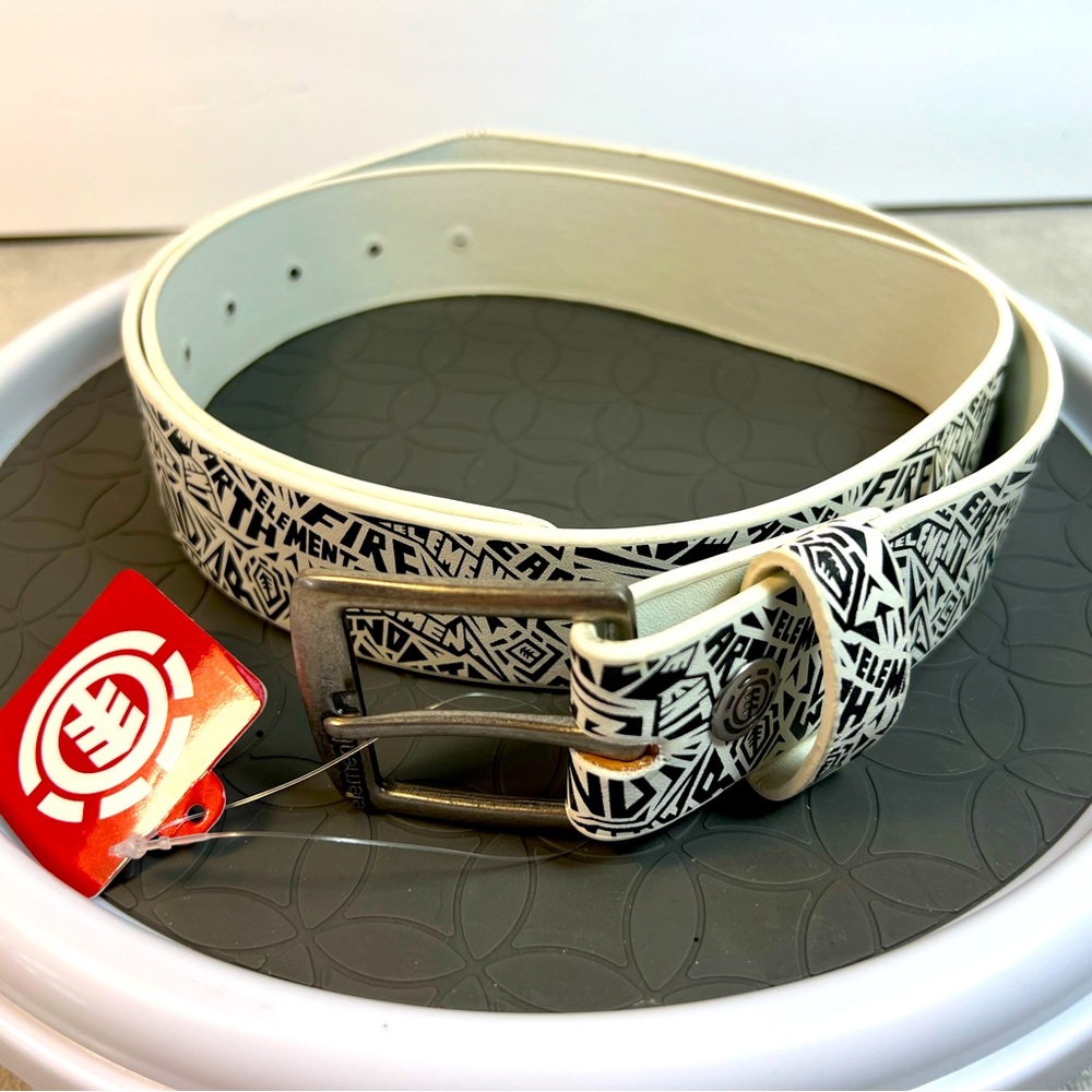 Element belt NWT. Black and white 100% PVC.